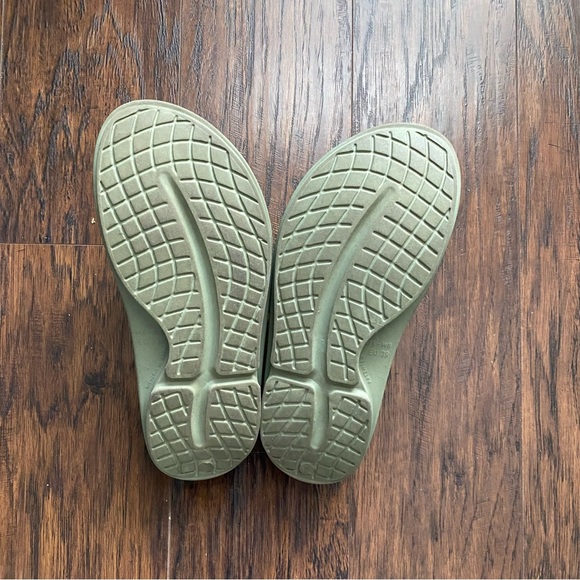 OOFOS Recovery Slides - Picture 2 of 2